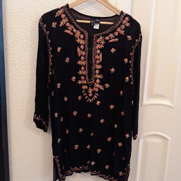 New MIB Black Embroidered Tunic with Peach Beading - Picture 1 of 10